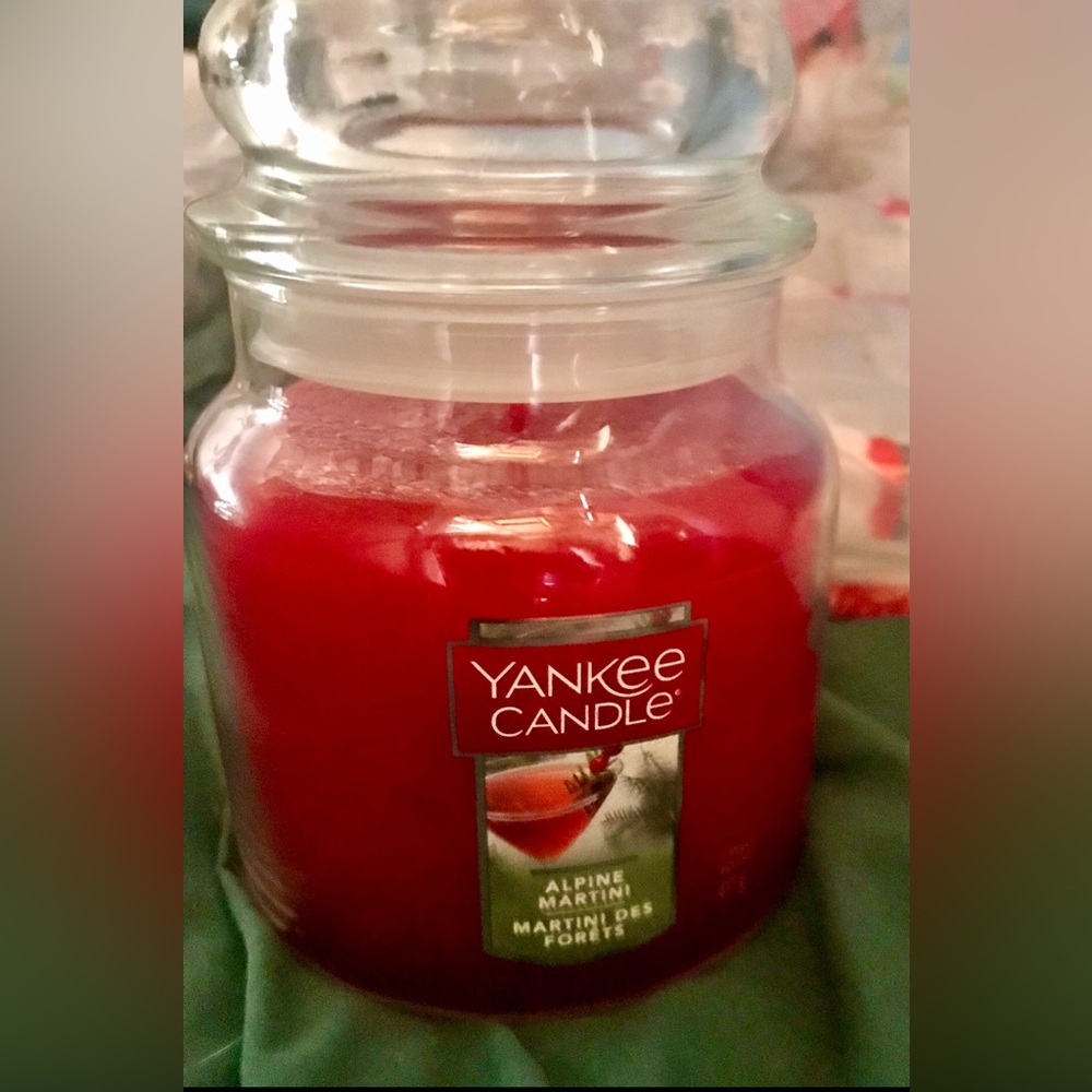 VHTF RETIRED Yankee Candle Red Alpine Martini Scented